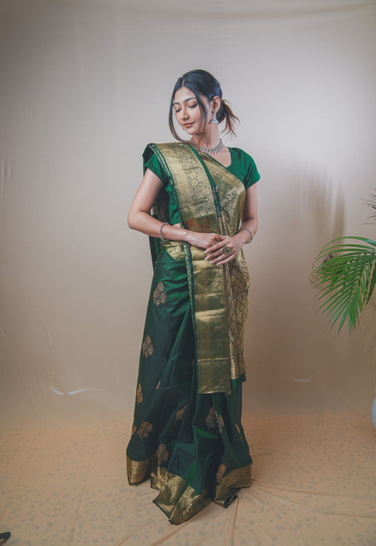 Traditional Green Kanjivaram Silk Saree Featuring Detailed Zari Work