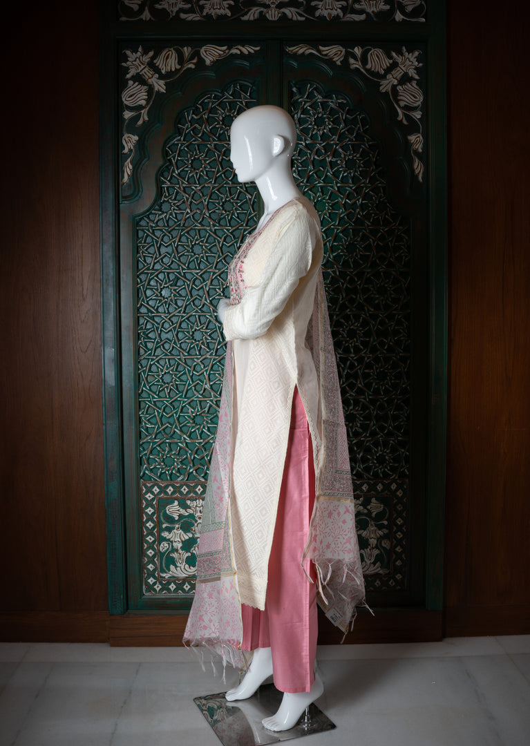 Elegant Off-White Embroidered Kurta Set