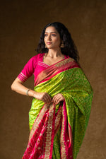 Load image into Gallery viewer, Green Banarasi Silk Saree with Pink Border and Blouse Piece
